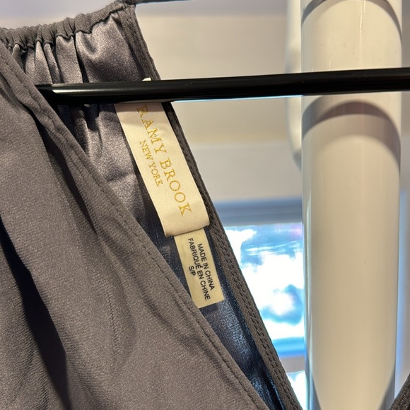 Ramy Brook grey silk cold shoulder blouse size, SP - Picture 4 of 4